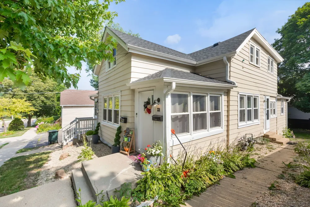 333 E Lincoln Ave, Barrington, IL 60010
