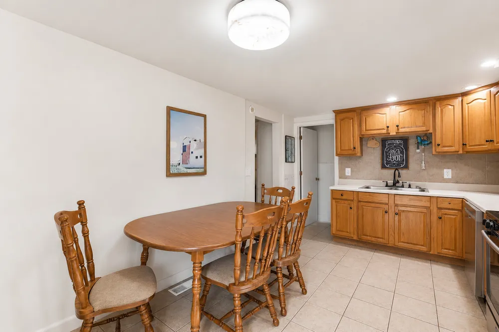 333 E Lincoln Ave, Barrington, IL 60010