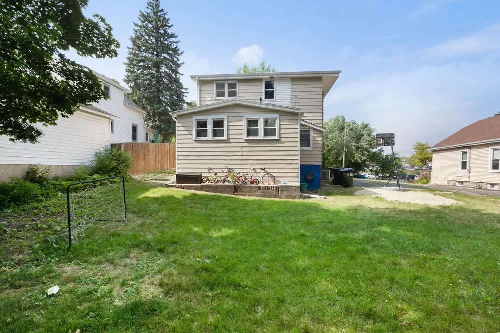 333 E Lincoln Ave, Barrington, IL 60010