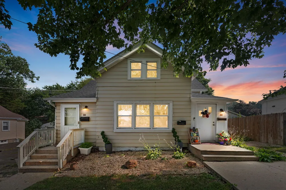 333 E Lincoln Ave, Barrington, IL 60010