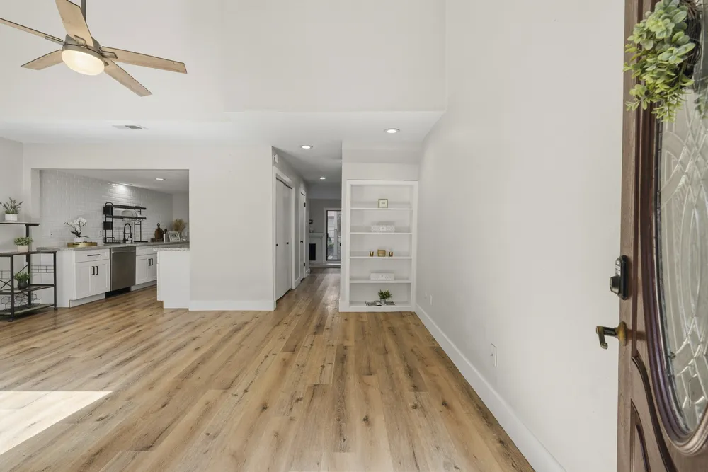 1063 Country Place Dr, Houston, TX 77079