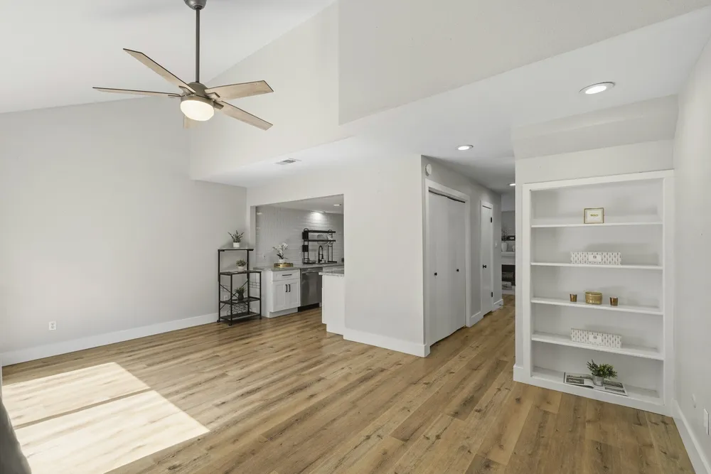 1063 Country Place Dr, Houston, TX 77079