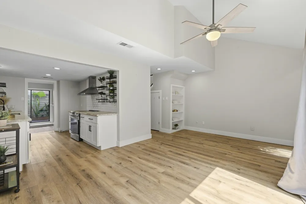 1063 Country Place Dr, Houston, TX 77079