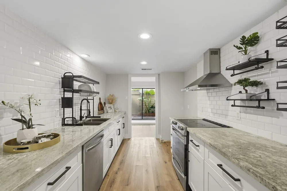 1063 Country Place Dr, Houston, TX 77079
