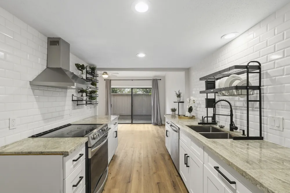 1063 Country Place Dr, Houston, TX 77079