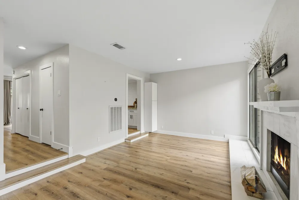 1063 Country Place Dr, Houston, TX 77079