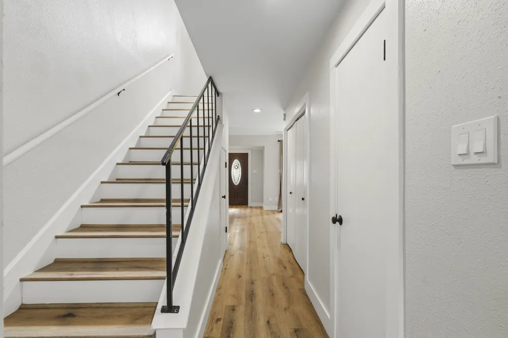 1063 Country Place Dr, Houston, TX 77079