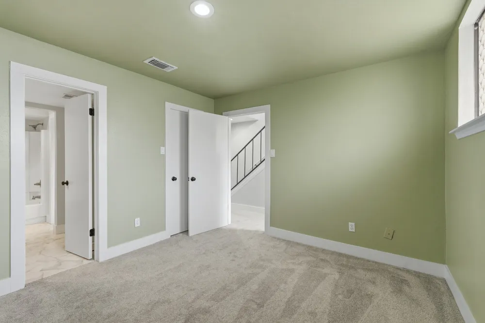 1063 Country Place Dr, Houston, TX 77079