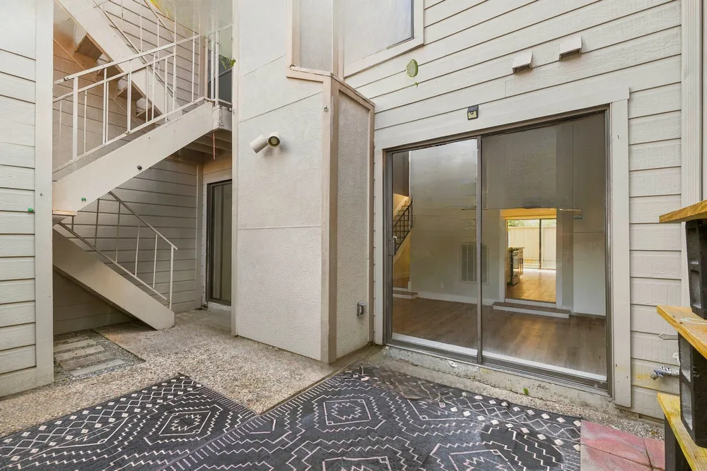 1063 Country Place Dr, Houston, TX 77079