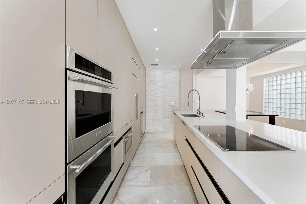 21156 NE 33rd Ave, Aventura, FL 33180