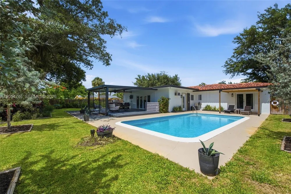 417 NE 11th Ave, Pompano Beach, FL 33060