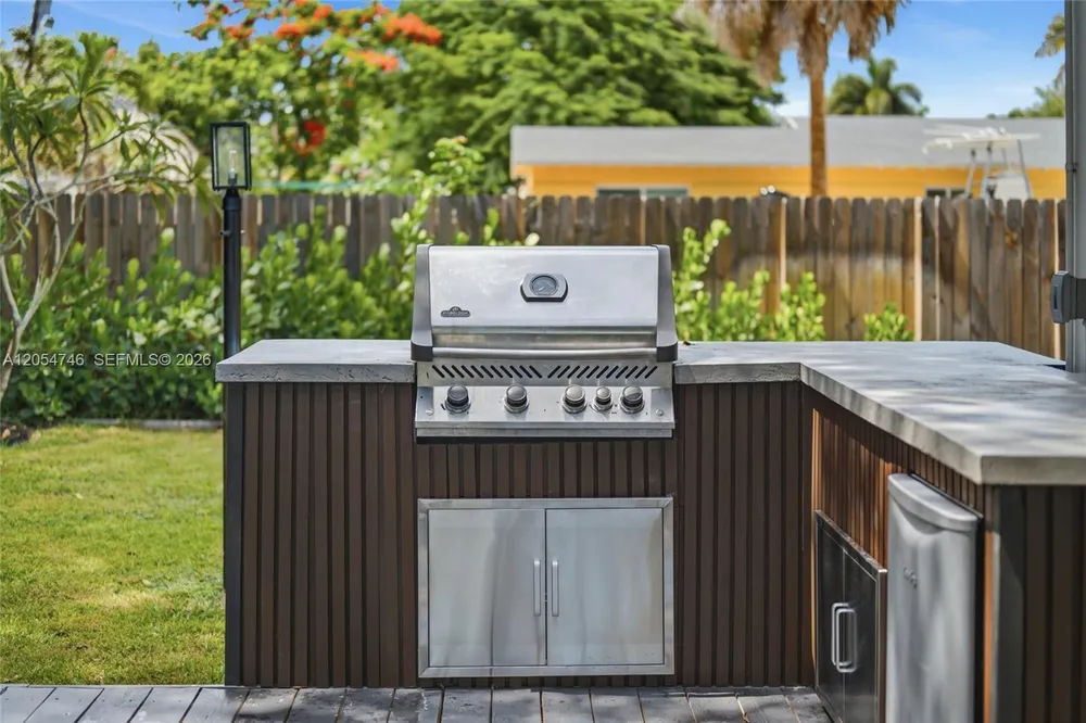 417 NE 11th Ave, Pompano Beach, FL 33060