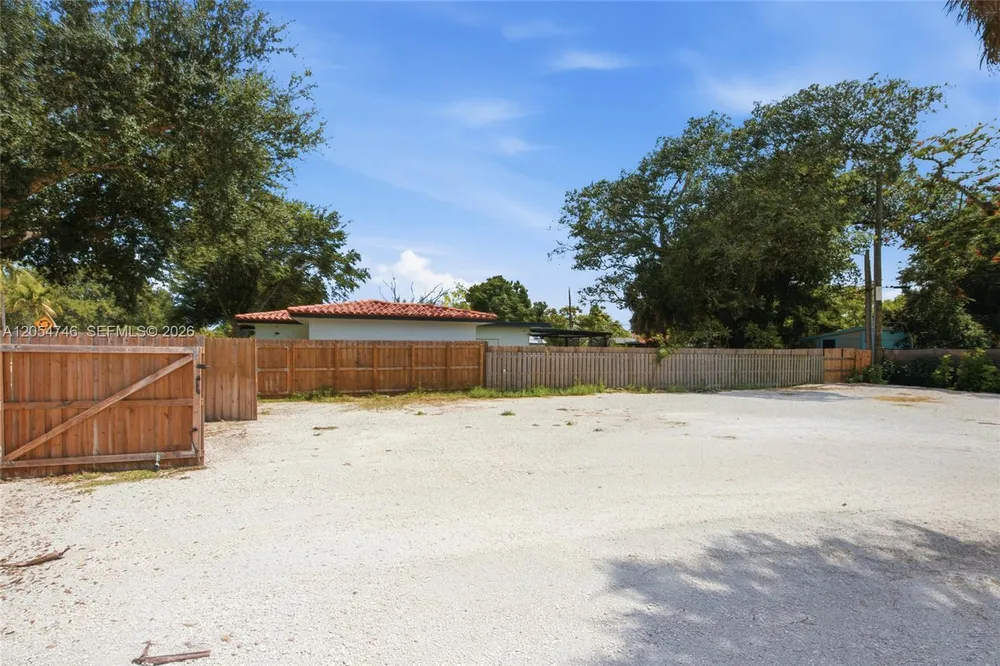 417 NE 11th Ave, Pompano Beach, FL 33060