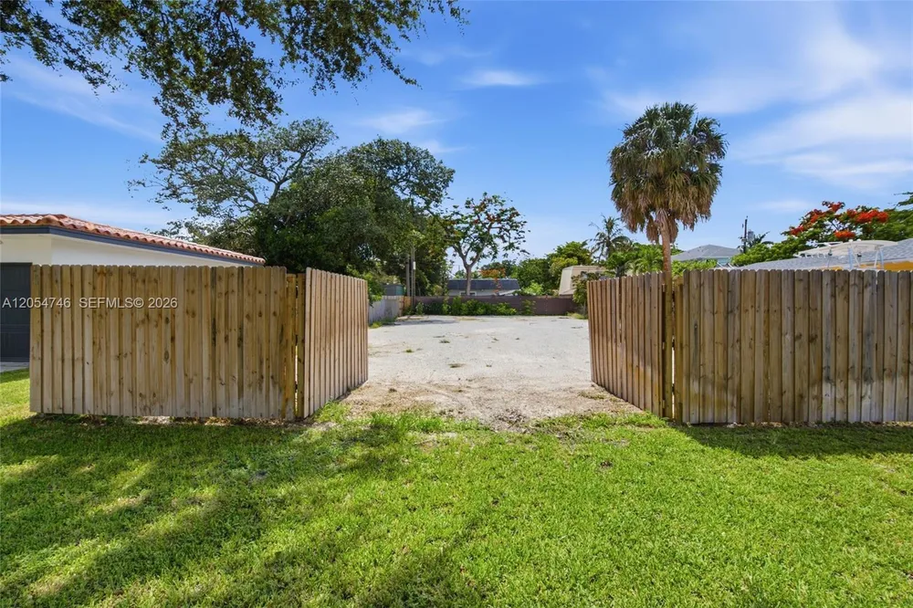 417 NE 11th Ave, Pompano Beach, FL 33060