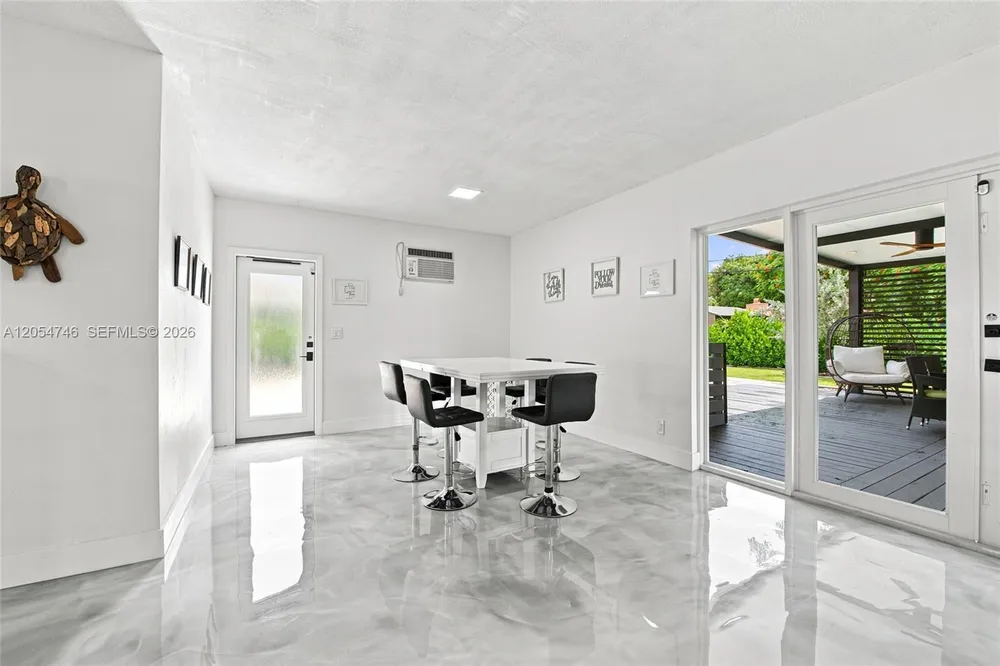 417 NE 11th Ave, Pompano Beach, FL 33060