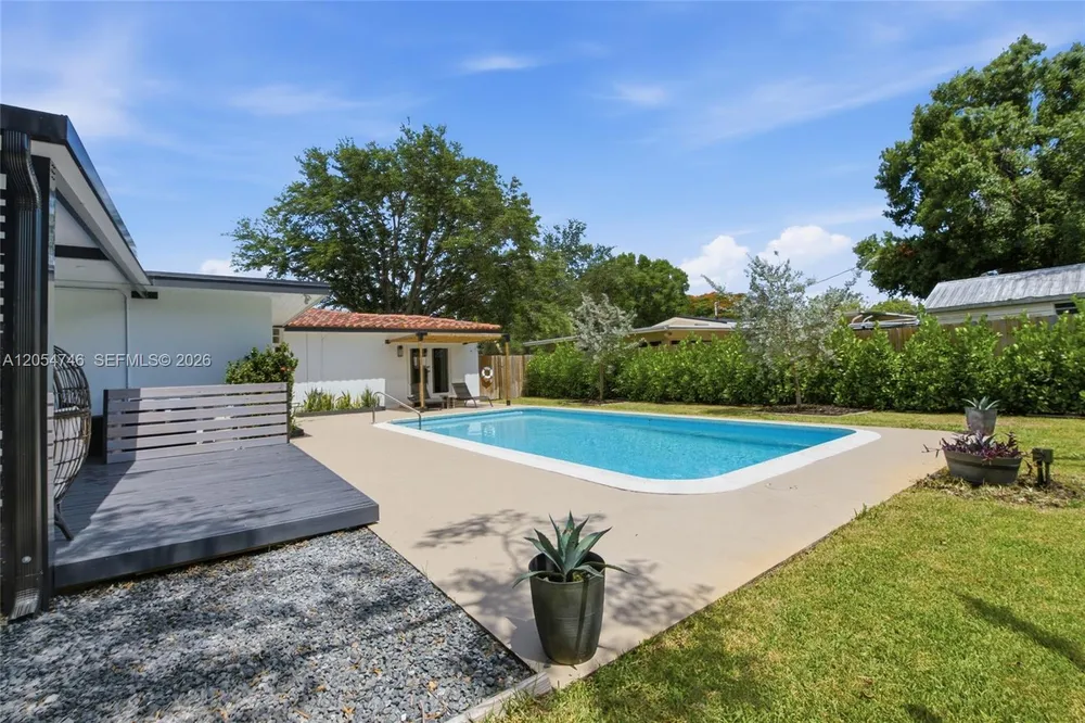 417 NE 11th Ave, Pompano Beach, FL 33060