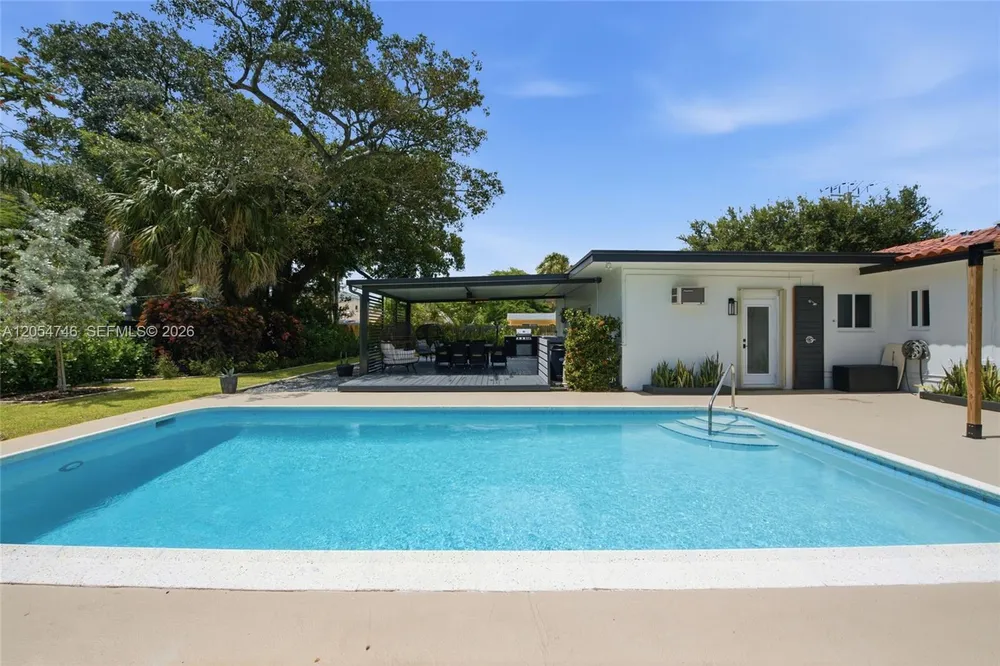 417 NE 11th Ave, Pompano Beach, FL 33060