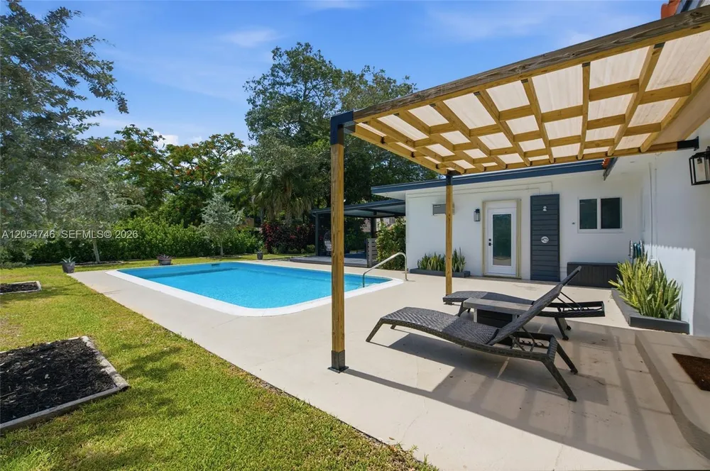 417 NE 11th Ave, Pompano Beach, FL 33060