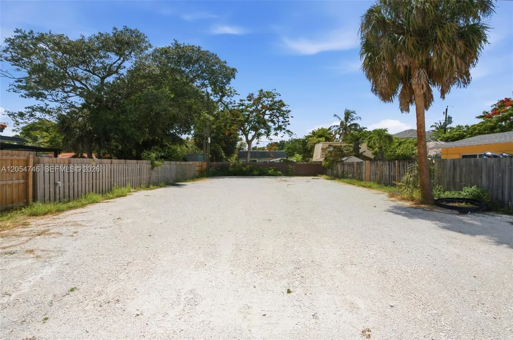 417 NE 11th Ave, Pompano Beach, FL 33060