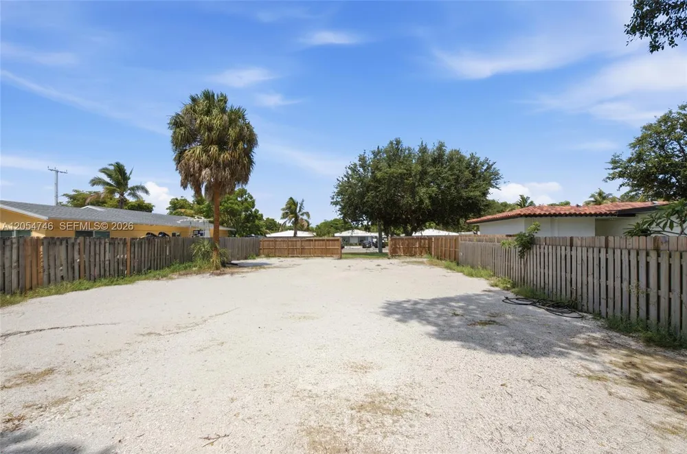 417 NE 11th Ave, Pompano Beach, FL 33060