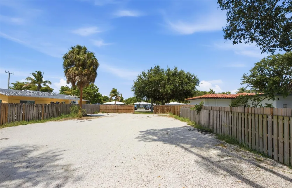 417 NE 11th Ave, Pompano Beach, FL 33060