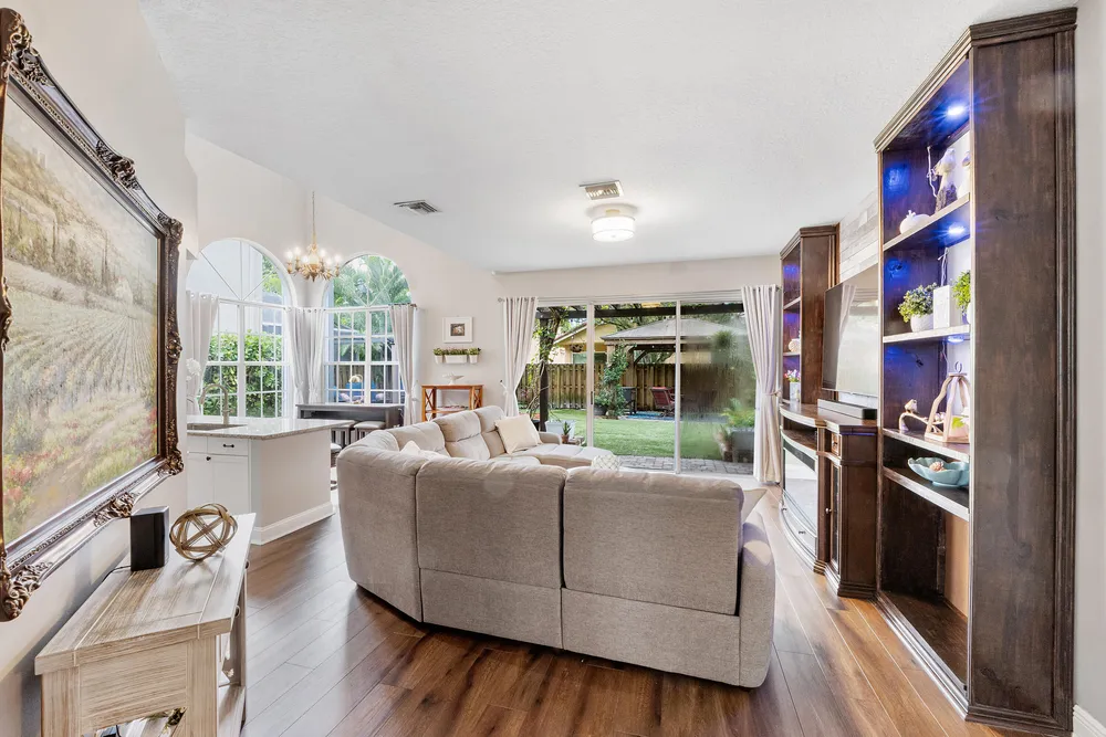 11622 NW 13th Manor, Coral Springs, FL 33071