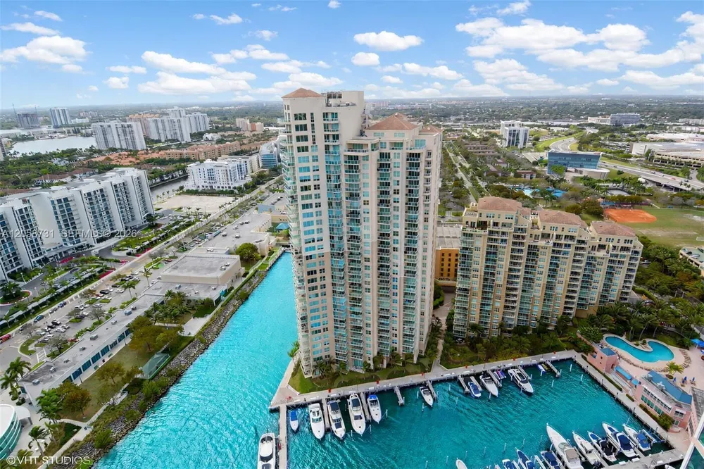 3330 NE 190th St, Aventura, FL 33180