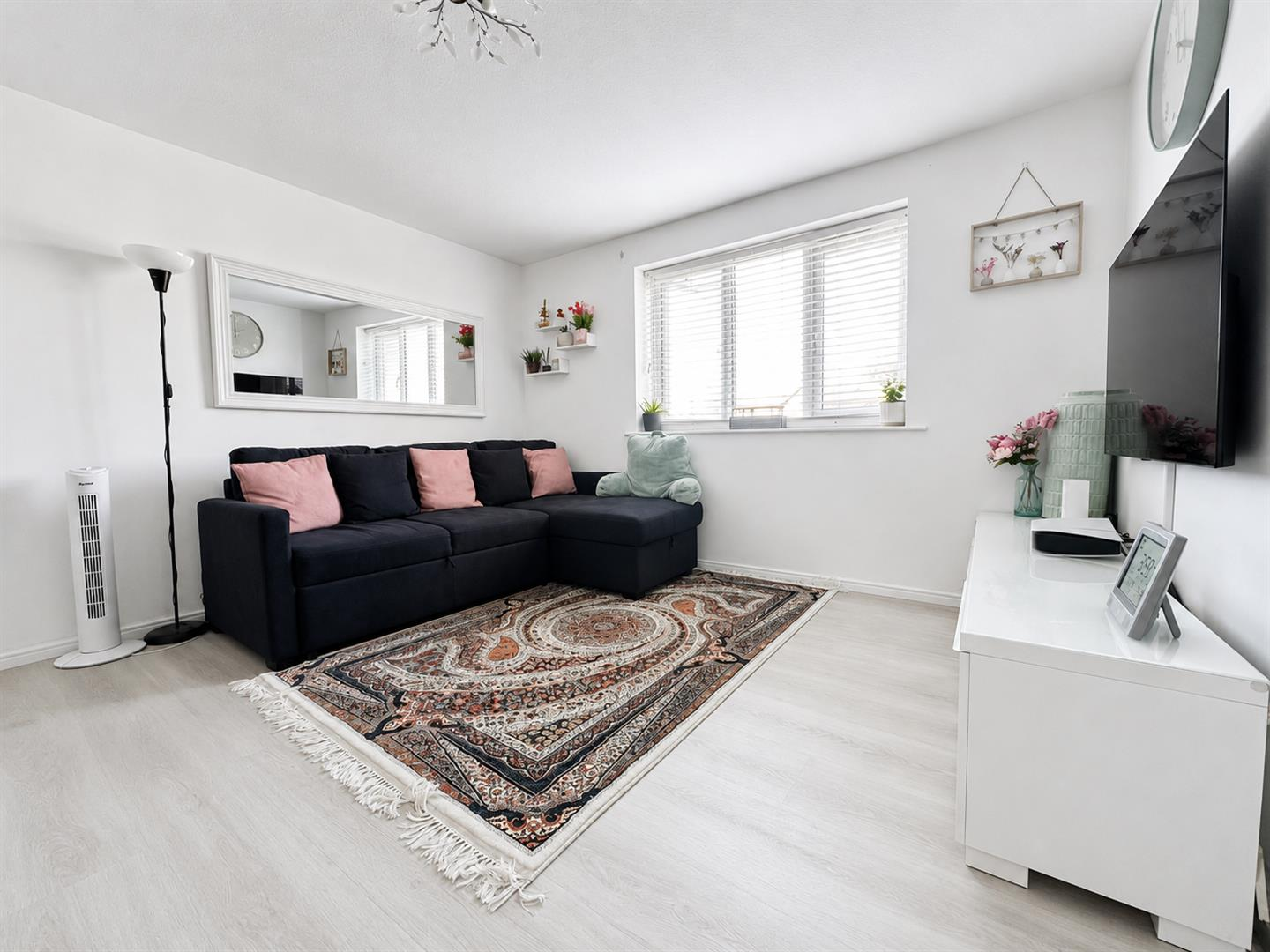 Lowestoft Drive, Cippenham Image 3