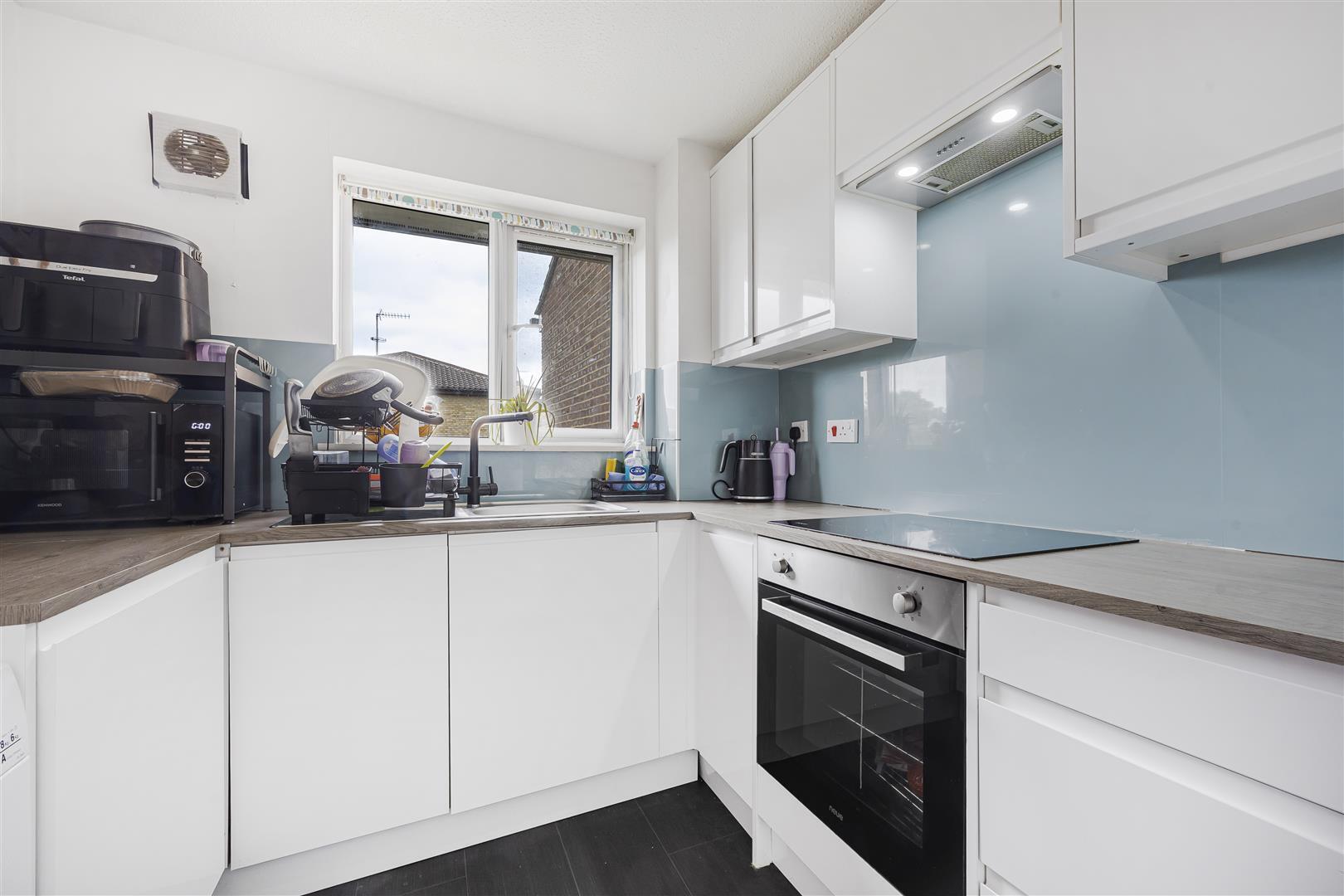 Lowestoft Drive, Cippenham Image 5