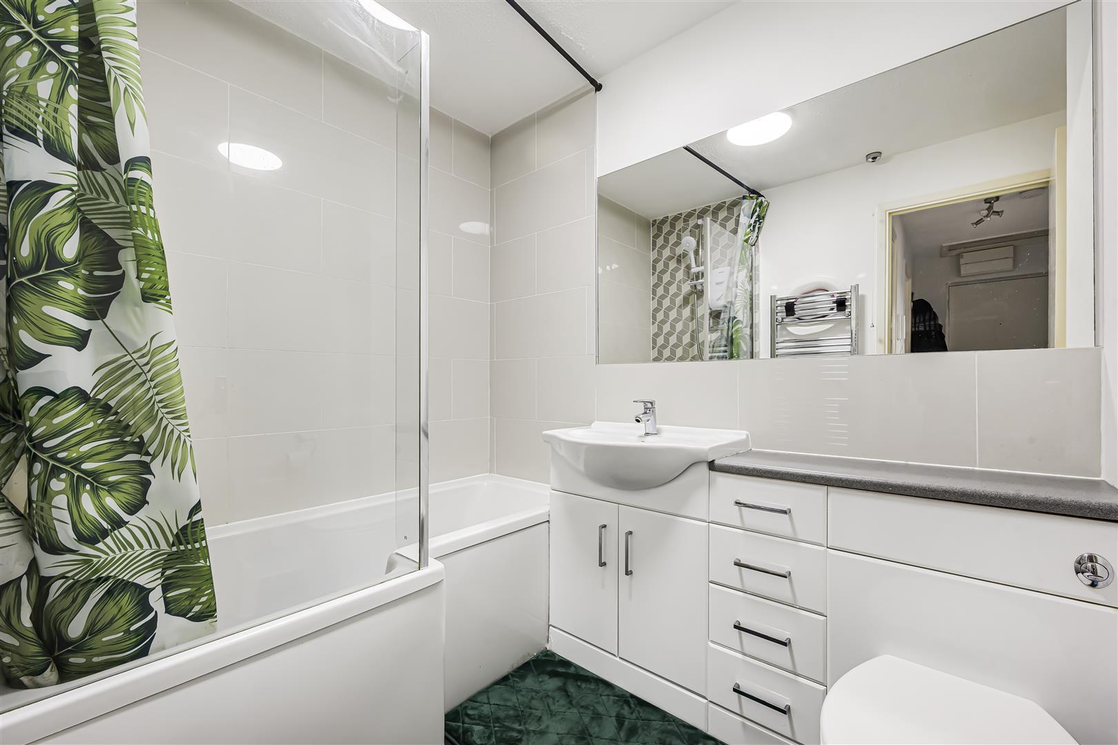 Lowestoft Drive, Cippenham Image 11