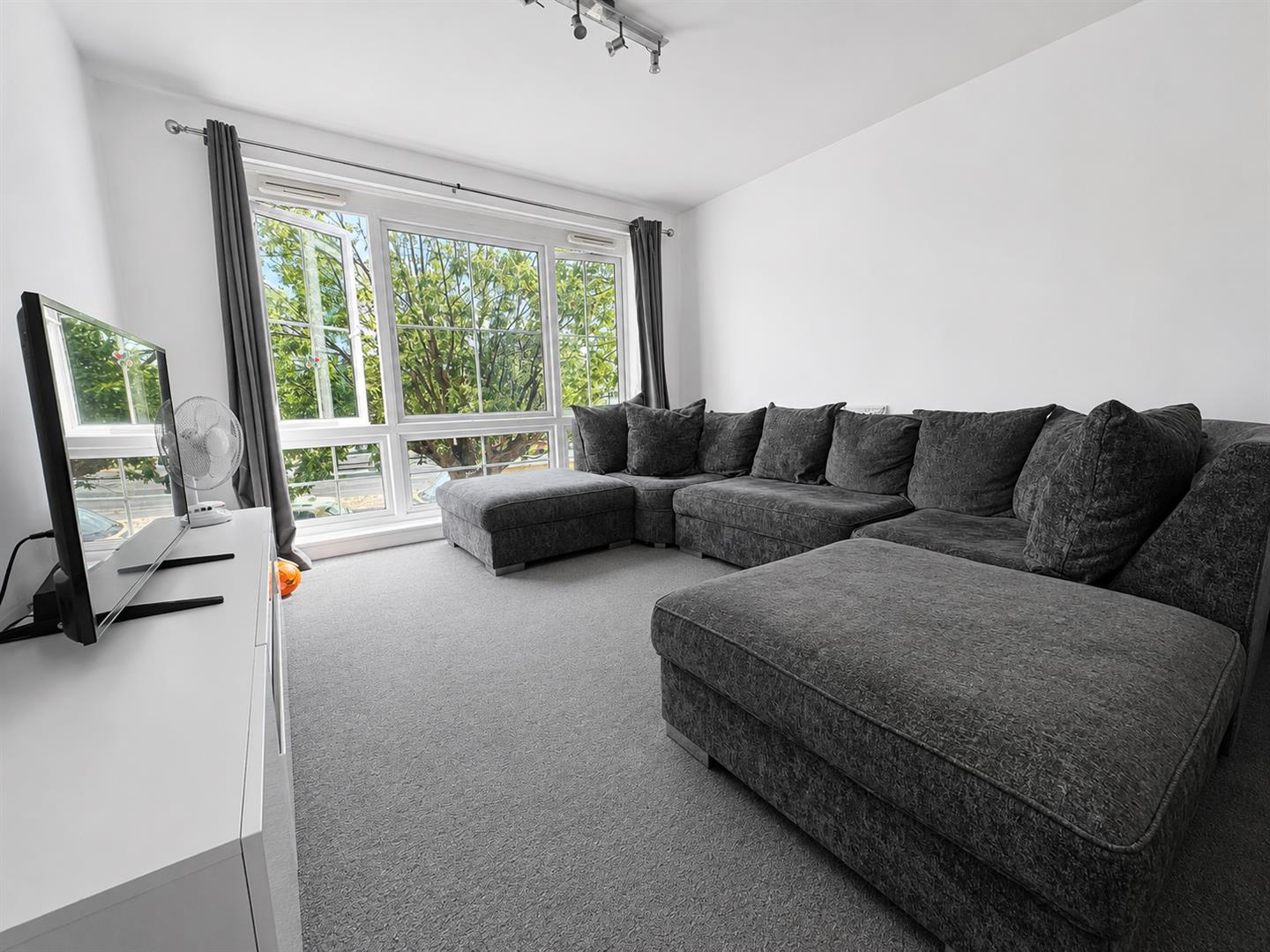 Holyhead Mews, Cippenham Image 2