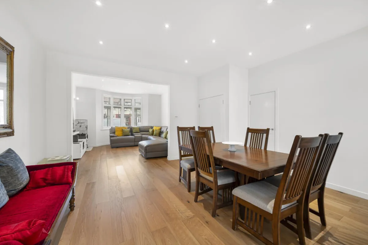 Windermere Avenue, LONDON