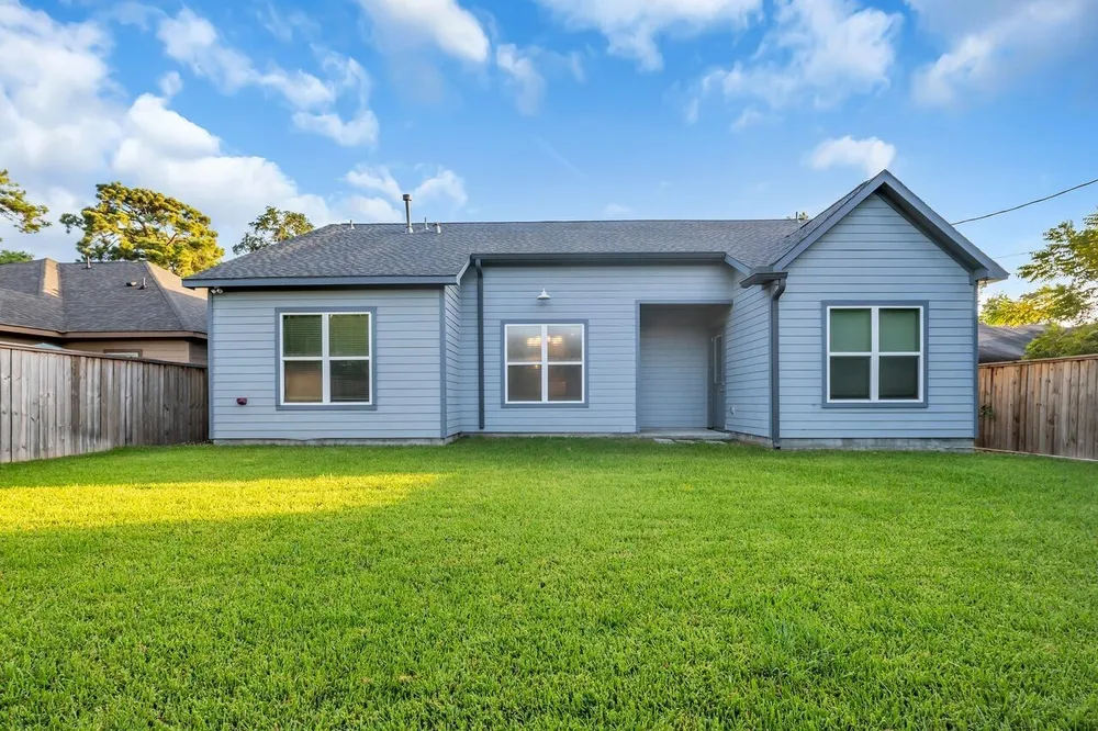 2627 Carmel St, Houston, TX 77091