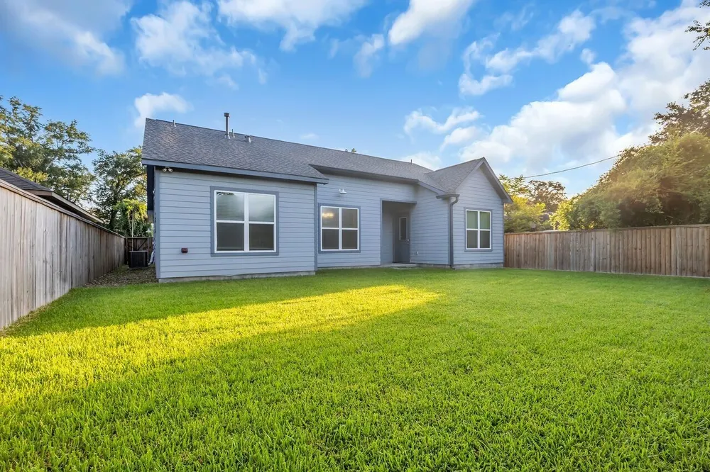 2627 Carmel St, Houston, TX 77091
