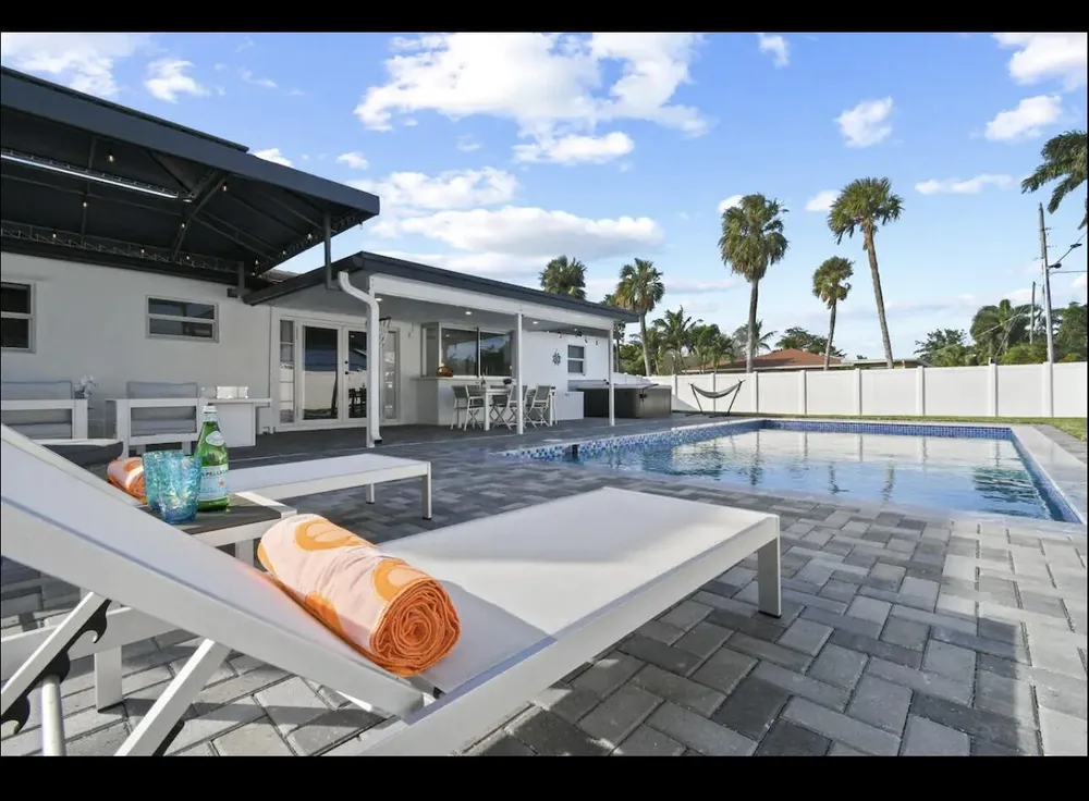 5040 NE 22nd Ave, Lighthouse Point, FL 33064