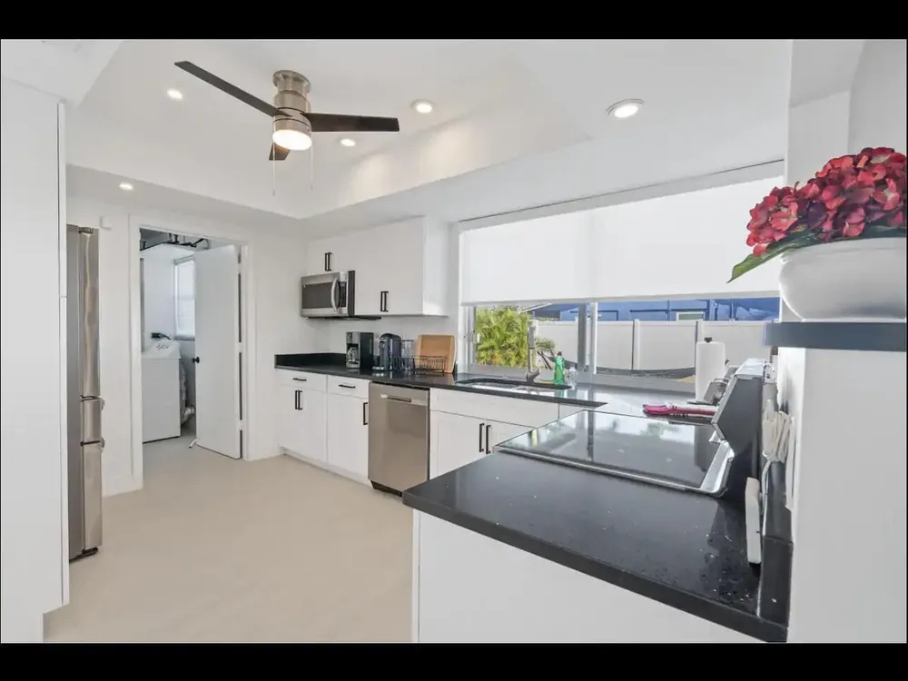 5040 NE 22nd Ave, Lighthouse Point, FL 33064
