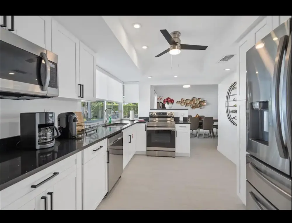 5040 NE 22nd Ave, Lighthouse Point, FL 33064