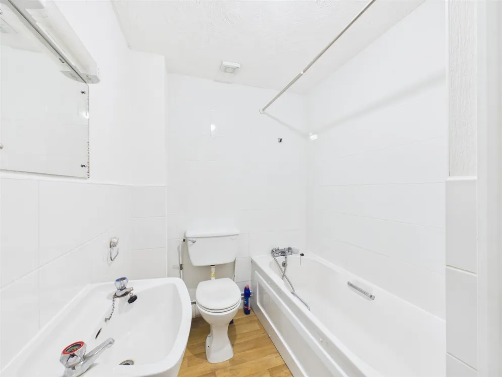 Property carousel item 4