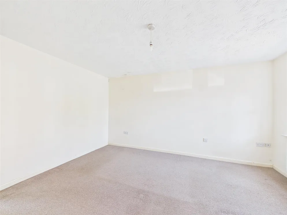 Property carousel item 4