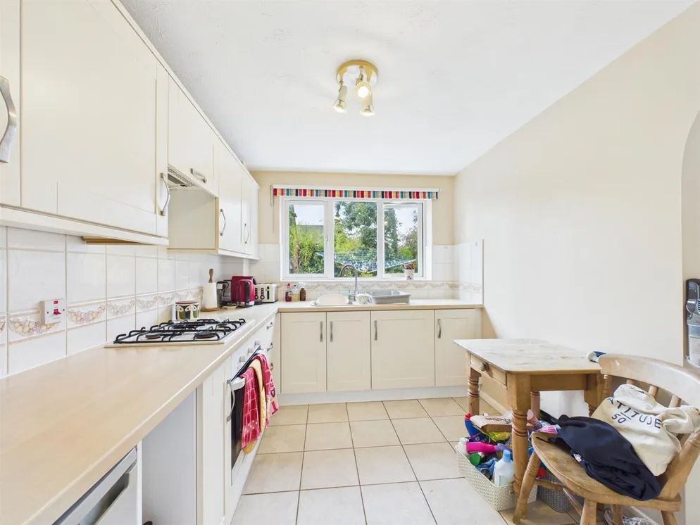 Property carousel item 6
