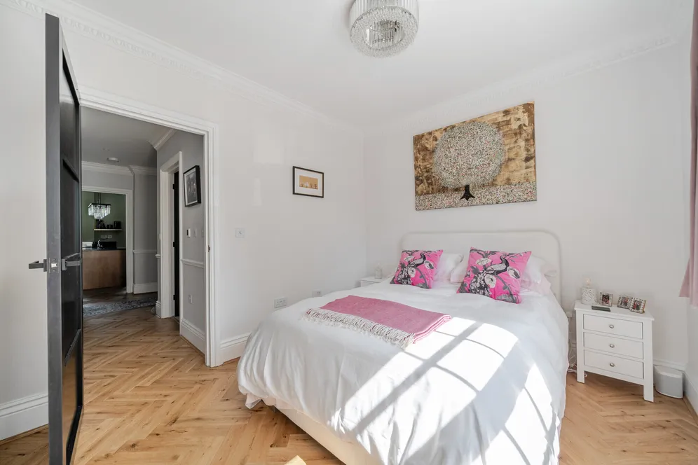 High Street, Esher, KT10 photo 7
