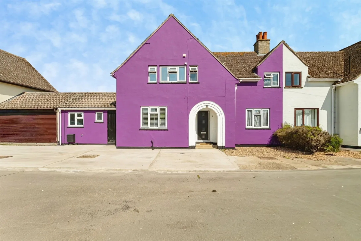 Oak Crescent, EYE