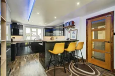Oak Crescent, EYE