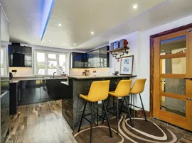 Oak Crescent, EYE thumb 3