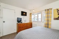 Oak Crescent, EYE