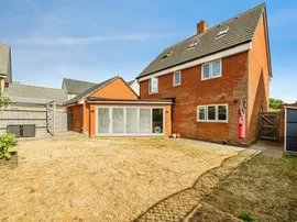 Sierra Drive, Aylesbury thumb 2