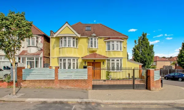 Cairnfield Avenue, London, NW2