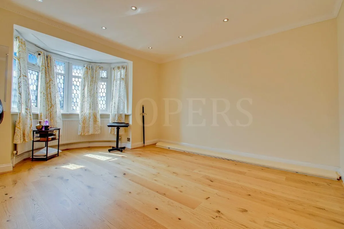 Cairnfield Avenue, London, NW2