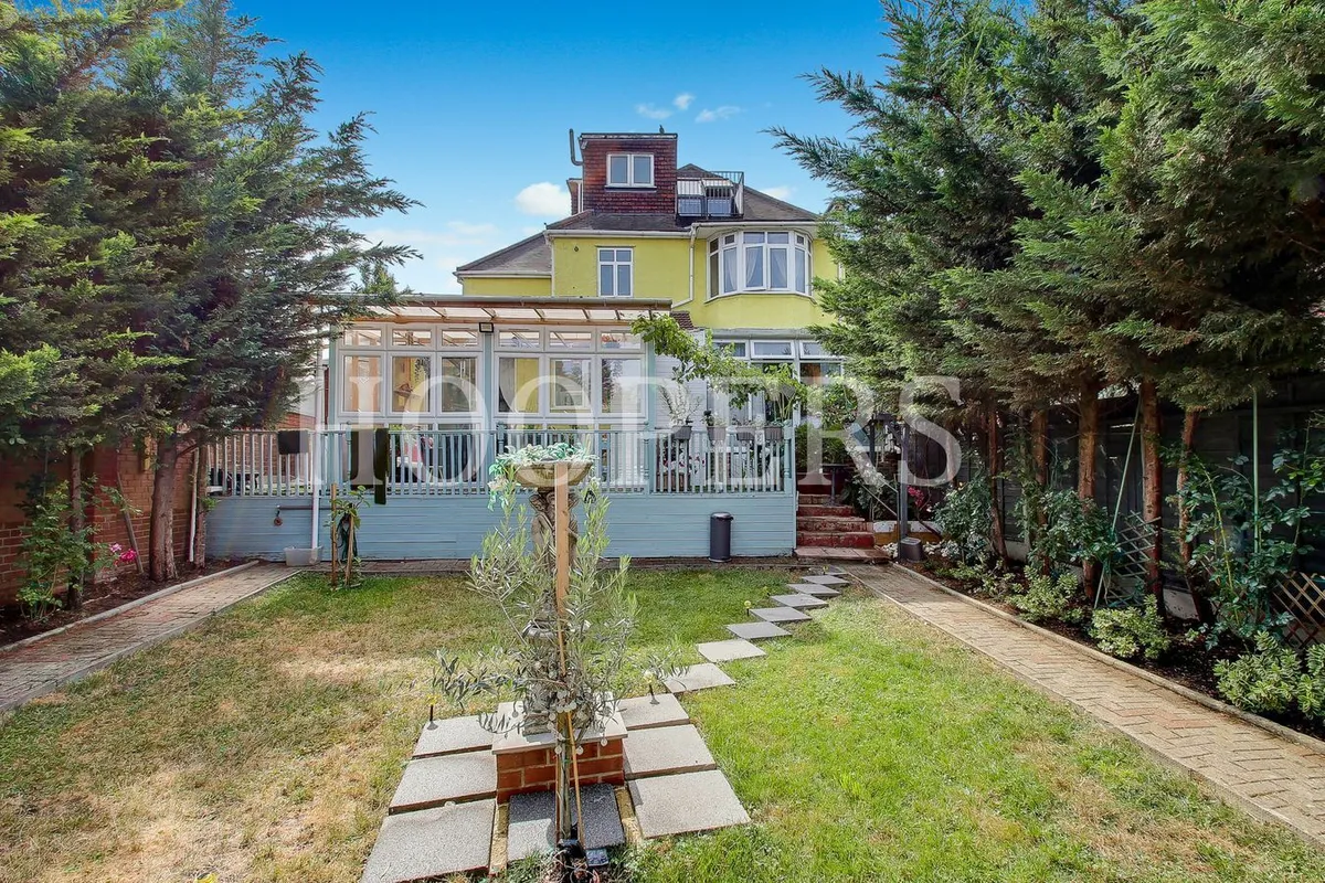 Cairnfield Avenue, London, NW2