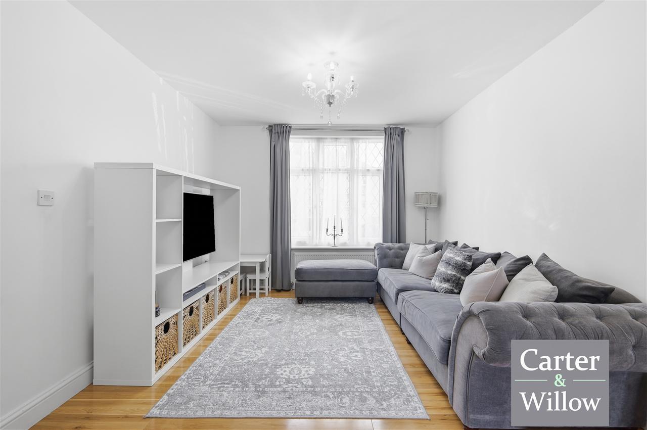 Fanshawe Crescent, Essex Image 5